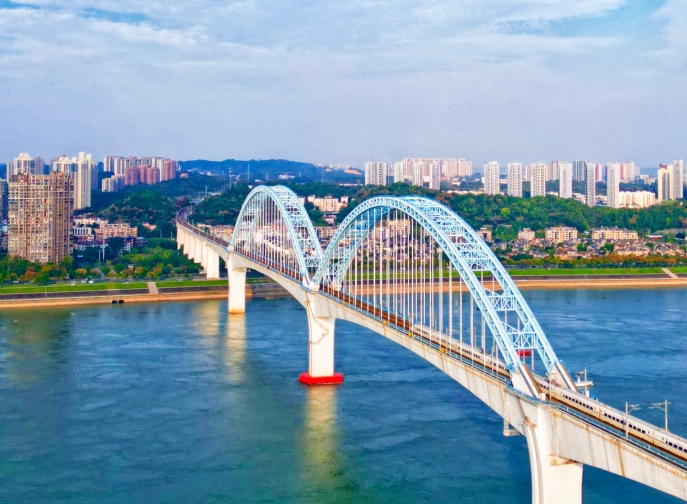 向光而行，花開(kāi)滿途